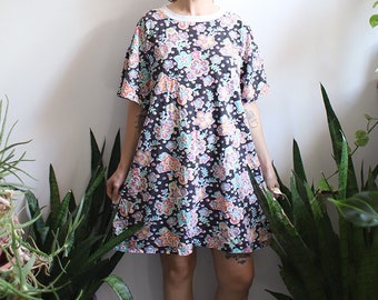 Vintage 1990s oversized t-shirt dress floral shirtdress