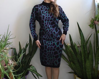 Vintage 1980er Jahre Plain Jane by Sweet Baby Jane klein Langarm Pullover Kleid Rückenausschnitt metallic funkeln lila schwarz Giraffe animal print