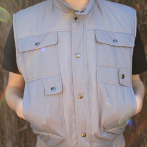 Vintage 1970s 90s Ozark Spuren Herren / unisex hellgraue Kugelweste / ärmellose Weste / mit Knöpfen