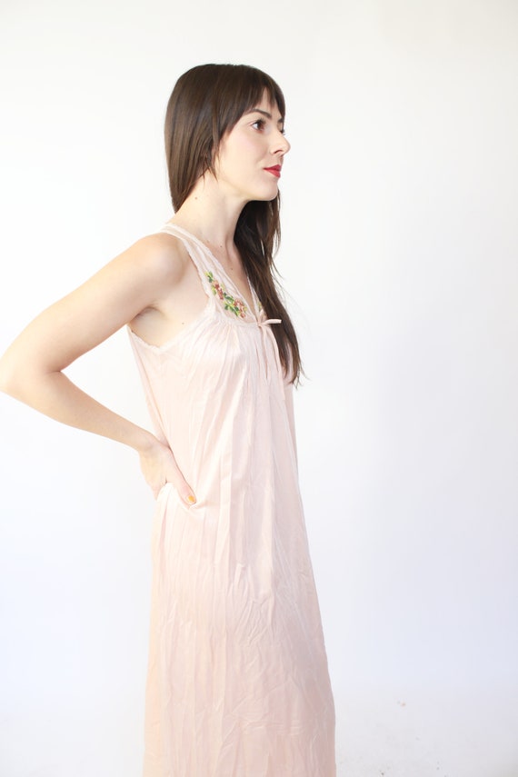 Vintage 1970s small peach pastel sleeveless nylon… - image 5