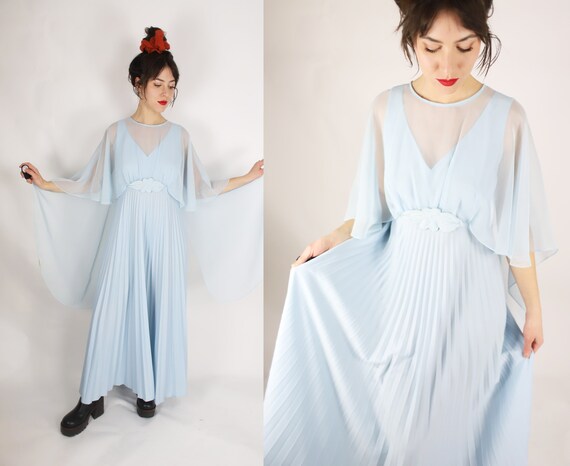 Vintage 1970s small medium powder blue pastel ligh