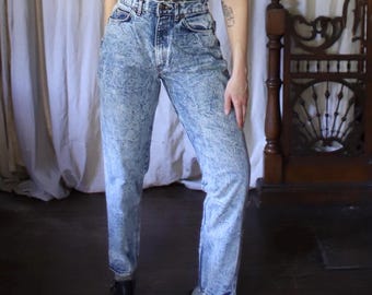 vintage 1980s chic high rise acid stonewashed denim jeans straight leg mom jeans 26” waist