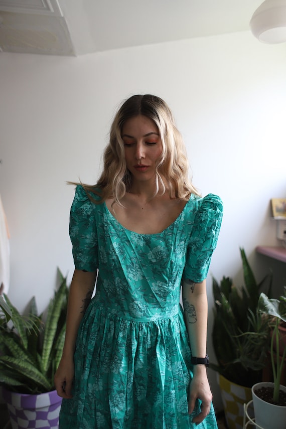 Vintage 1980s 90s Laura Ashley puff sleeve floral dre… Gem