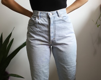 Vintage 1980s 90s 26" Sasson light wash denim mom jeans - high rise / straight leg