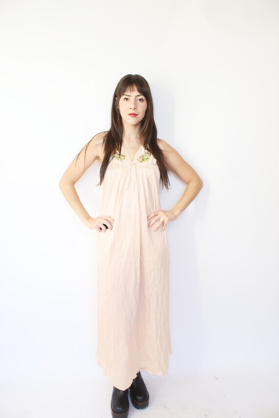 Vintage 1970s small peach pastel sleeveless nylon… - image 2