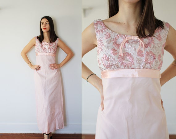 Vintage 1960s 70s small light pink silver metallic