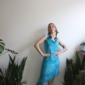 Vintage 2000s 00s y2k sleeveless cowl next asymmetrical hem blue floral dress image 2