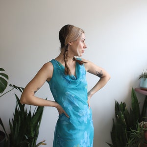 Vintage 2000s 00s y2k sleeveless cowl next asymmetrical hem blue floral dress image 8
