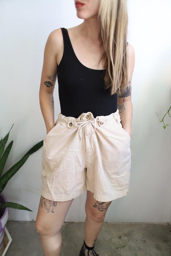 Short Femme Cherokee Beige Kaki Taille 30 (S) - 100% Coton - Occasion Très Bon état - Style Chino Décontracté