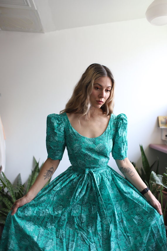Vintage 1980s 90s Laura Ashley puff sleeve floral dre… Gem