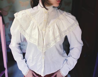 Vintage 1980s Gunnies Gunne Sax long sleeve ivory cream white ruffle blouse button down high neck