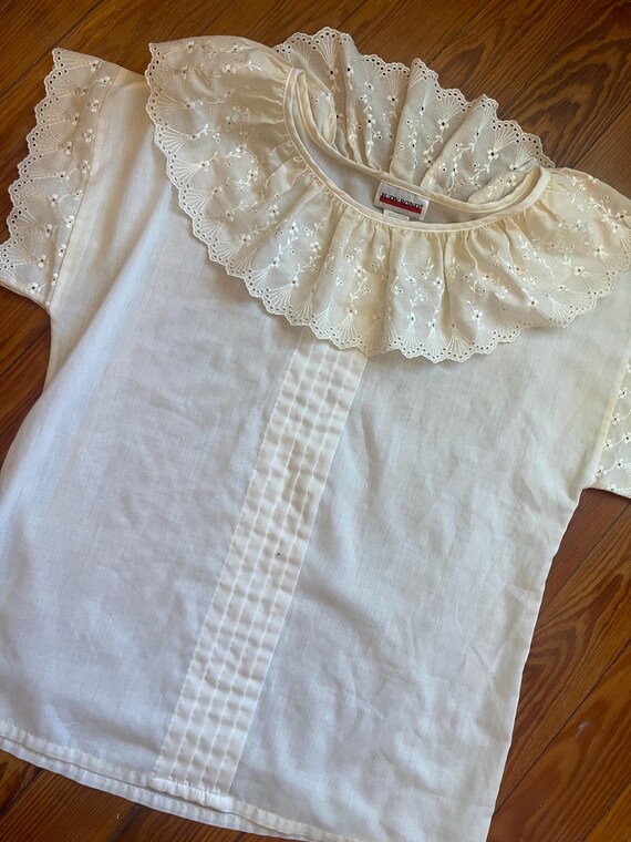 Vintage 1970s 80s Judy Bond white eyelet ruffle blouse - Gem