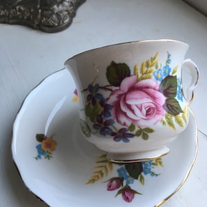 Vintage Ridgway Potteries &quot;Queen Anne&quot; Bone China English Teacup and Saucer