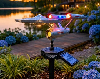 Lampada da giardino a energia solare a forma di astronave, decorazione paesaggistica fantascientifica per cortile, regalo di compleanno
