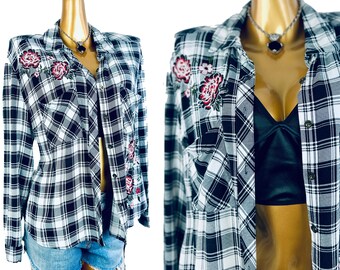 Vintage flannel shirt Black plaid button up hoodie 90s Grunge size Medium