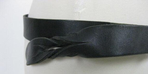 Vintage 80s Boho black leather belt Adjustable ri… - image 2