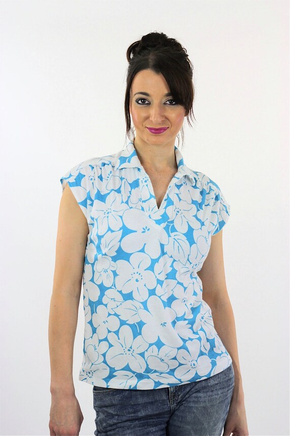 Hawaiian shirt white blue floral short sleeve kni… - image 2