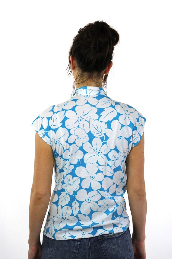 Hawaiian shirt white blue floral short sleeve kni… - image 4