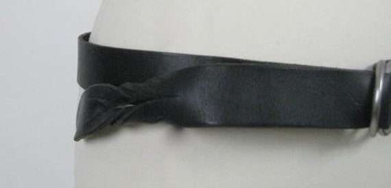 Vintage 80s Boho black leather belt Adjustable ri… - image 4