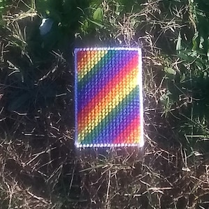 Digitale plastic canvas regenboog cadeaukaarthouder, Pride Rainbow cadeaukaarthouder, verjaardagscadeaukaarthouder, 7 count Mesh plastic canvas