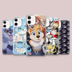 Può includere: Cinque cover trasparenti per smartphone disposte in fila, ognuna caratterizzata da illustrazioni colorate di personaggi animali in stile cartone animato. I design includono motivi blu, arancioni e neri con varie creature antropomorfe.