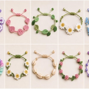 Op de afbeelding: Een collectie van tien verstelbare gehaakte armbanden met diverse ontwerpen, waaronder paarse bloemen, roze hartjes, groene blaadjes, witte madeliefjes, blauwe vlinders, een meerkleurig gedraaid koord, schelpaccenten en kleine roze rozenknopjes.