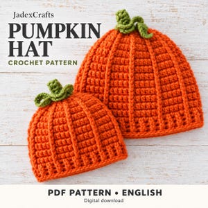 Puede incluir: Dos gorros de calabaza tejidos a ganchillo de color naranja con tallos verdes en la parte superior. El texto JadexCrafts PUMPKIN HAT CROCHET PATTERN es visible arriba, y PDF PATTERN ENGLISH digital download es visible abajo.