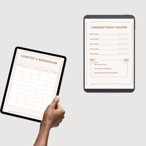 Könnte beinhalten: Zwei digitale Tablets mit Lernplanungs-Vorlagen. Ein Tablet zeigt ein Raster mit der Überschrift LERNSTOFF & WIEDERHOLUNG und Spalten für Themen. Das andere zeigt einen POMODORO FOKUS-TRACKER mit Linien für Fokus-Themen und Ankreuzfeldern.