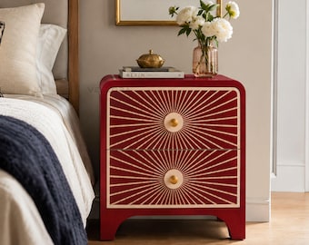 Cômoda artesanal com 2 gavetas e detalhes em osso vermelho – Mesa de cabeceira marroquina com design de raio de sol.