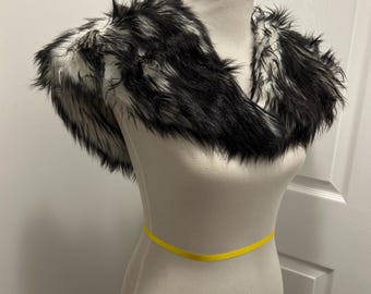 White and Black Wolf Faux Fur Capelet Mantle