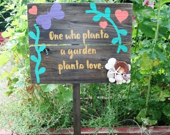 Handmade Reclaimed Wood Garden Sign: Rustic Garden Decor, Shabby Chic Reclaimed Home Decor, Totally One of a Kind! Out door sign garden deco