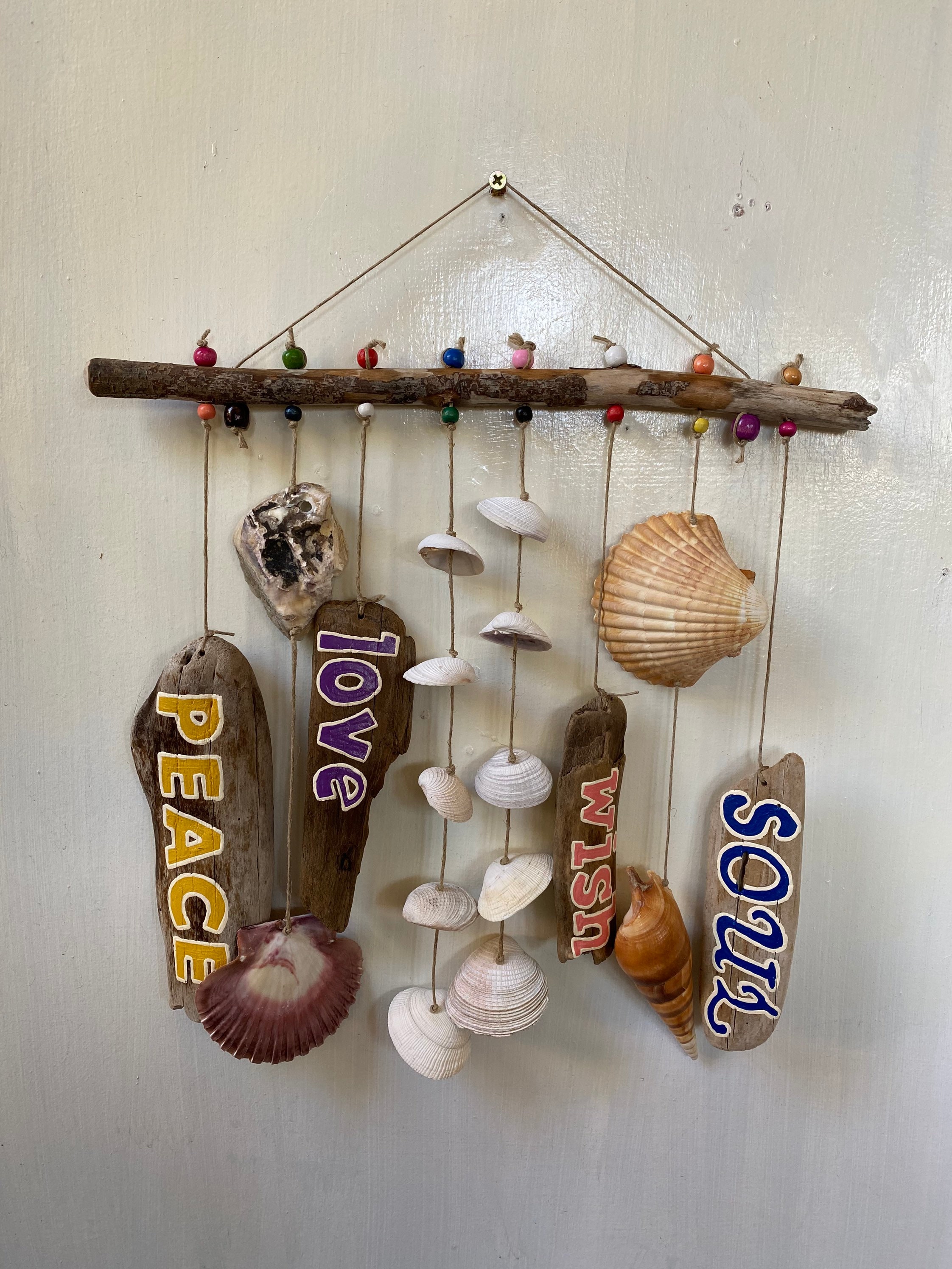 Coquille d'inspiration - Driftwood Windchime/Mobile Soul, Peace, Wish, Love. Prêt à Expédier