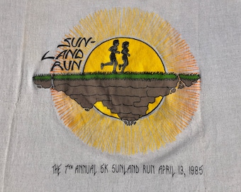 Vintage 1980s Gray 1985 Sunland Run 7th Annual T-Shirt M/XL by Screen Stars