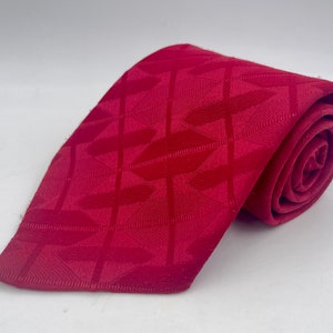 Vintage 1970s Wide Red Polyester Tie with Tone on Tone Geometric Pattern by Danbury