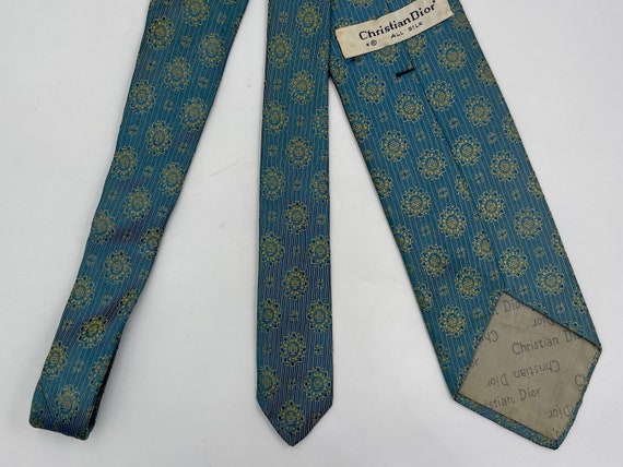 Vintage 1960s Skinny Light Blue Silk Tie with Gre… - image 8