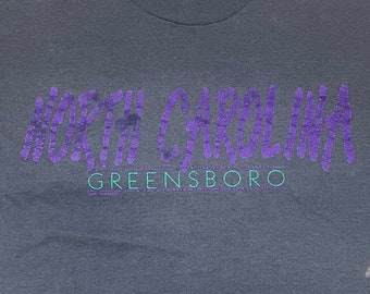 Maglietta vintage anni '90 Greensboro North Carolina, grafica viola