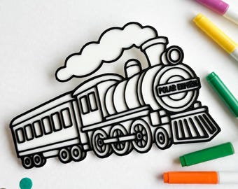 Op de afbeelding: Een zwarte omtrek van een stoomlocomotief met de tekst "POLAR EXPRESS" op de voorste ketel. De trein heeft een schoorsteen met een rookwolk, meerdere wielen en een koeienvanger. Het wordt omringd door kleurrijke stiften.
