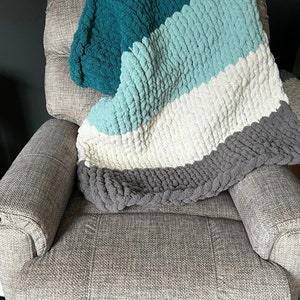 Chunky Comfort: Personal Throw in Luxuriously Soft Yarn image 4