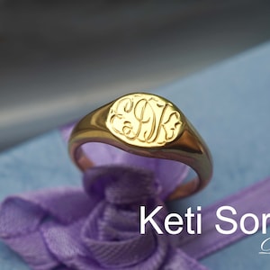 10K, 14K oder 18K Massivgold zierlicher Monogramm Ring - Siegelring mit eingravierten Initialen in Gelb-, Rosé- oder Weißgold für Mann oder Frau