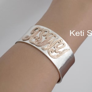 Brazalete de plata esterlina con monograma relleno de oro de 14 quilates con sus iniciales, regalo grabado a mano en 3D para madre, esposa, abuela, hermana.
