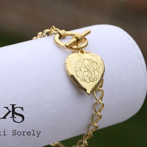 Personalized Heart Locket Bracelet - Monogram Initilas bracelet, Engrave Date Or Message - Toggle Bracelet in Silver, Yellow or Rose Gold