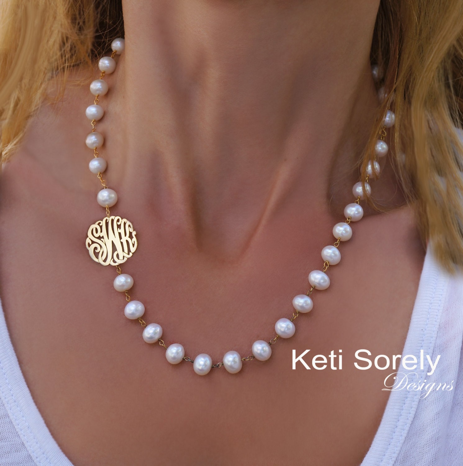 Handmade personalized Pearl Necklace with Monogram Initials charm and  toggle clasp - White freshwater pearls