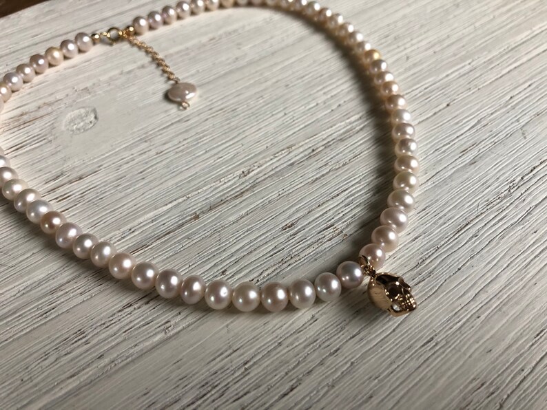 edgy jewelry pearl necklace ONE OF A KIND Alexander McQueen inspired elegant and edgy Fresh water pearl choker with skull charm
