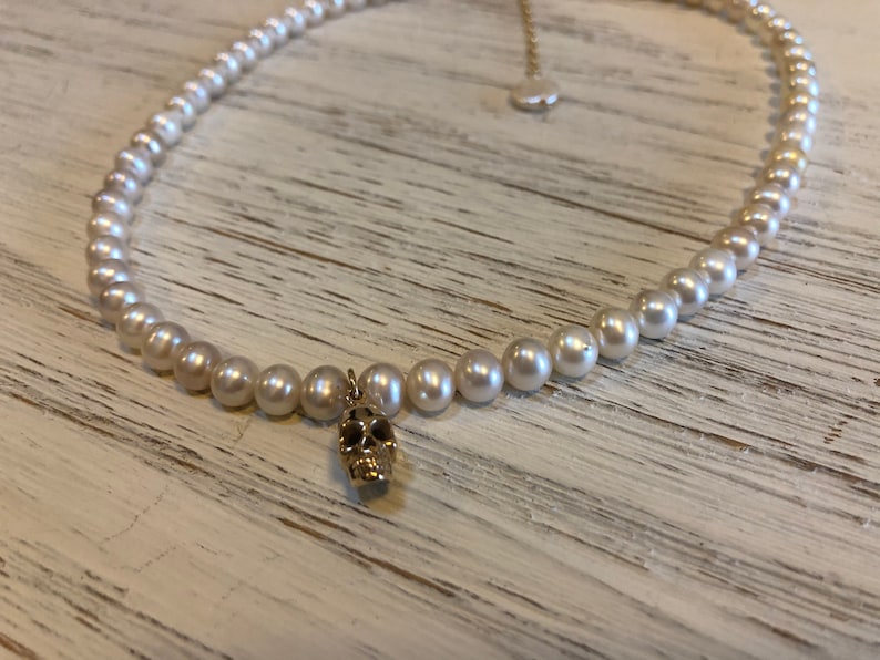 edgy jewelry pearl necklace ONE OF A KIND Alexander McQueen inspired elegant and edgy Fresh water pearl choker with skull charm