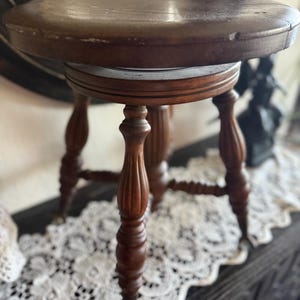 Antique Adjustable Piano Stool with Claw Feet – Ornate Carved Wood Tripod Bench, Late 1800s to Early 1900s