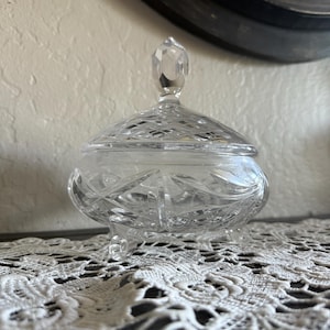 Vintage Footed Cut Glass Trinket Dish with Lid – Elegant Vanity Jar or Candy Bowl