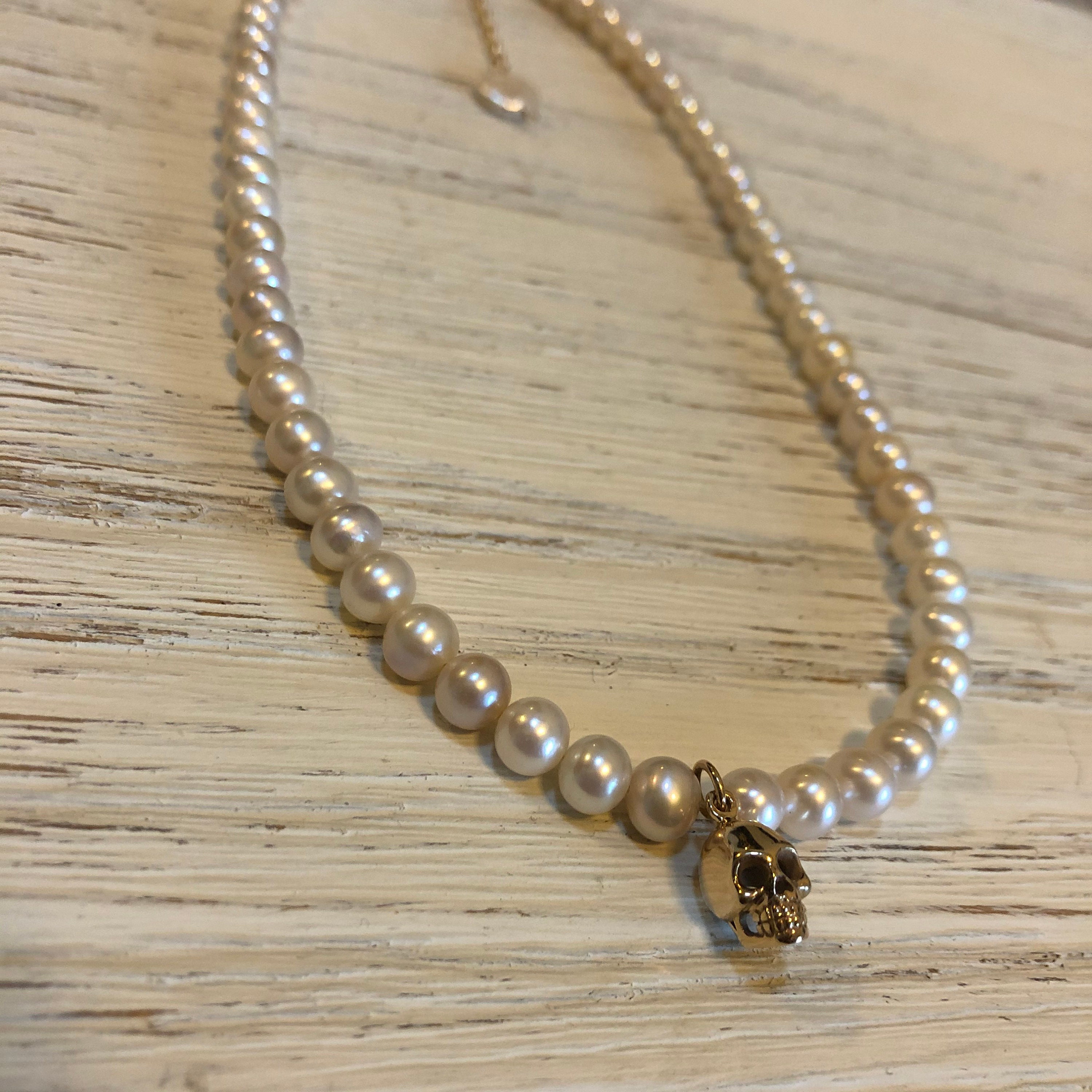 ネックレス・チョーカー Emblem Pearl Necklace pendant-chunky-pearl-necklace-