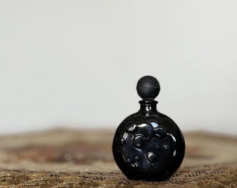 Vintage tiny Glass Perfume Bottle with doves  – Elegant Vanity Decor-empty perfume bottle- tiny perfume bottle- sniff bottle