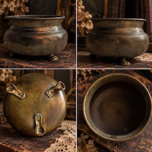 Mini caldeirão vintage de latão, pote de metal com pé, objeto encontrado com temática bruxa, decoração estilo Dark Academia, curiosidade em estilo antigo.
