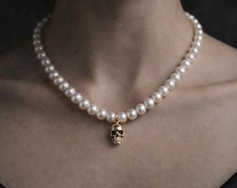 Fresh water pearl choker with skull charm- pearl necklace- edgy jewelry - elegant and edgy- ONE OF A KIND/ Alexander McQueen inspired